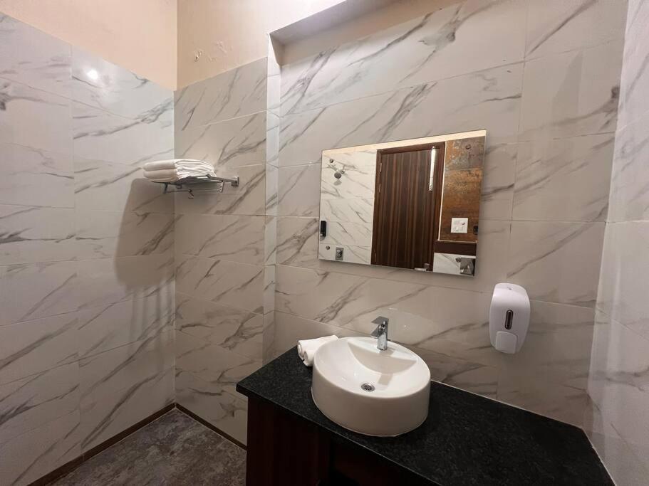 5Bhk Home Away From Home At Ranjit Avenue Амритсар Экстерьер фото